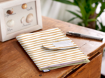 Protège carnet de santé rayé or blanc