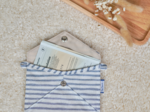 Petite pochette enveloppe rayé bleu blanc