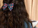 Barrette noeud papillon huppette fleurie