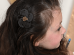 Petite Barrette Pétales de Fleur broderie anglaise noire
