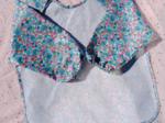 Bavoir manches pastel fleuri