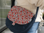 Rabat petite besace rouge corolle