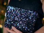 Pochette tissu sequins violet noir