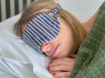 Masque de sommeil rayé ivoire marine