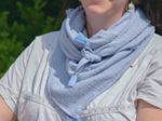 Foulard pompon gaze pois or bleu baltique