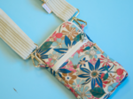 Pochette téléphone matelassée cerise en fleur
