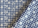 Tissu enduit au mètre vichy brodé marine