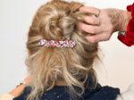 Barrette cheveux tressée rouge corolle